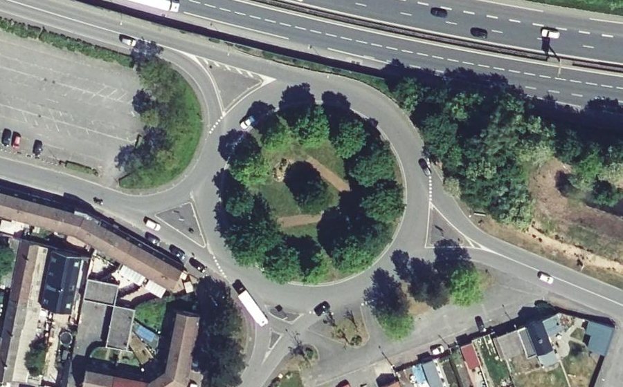 Vue aérienne du Rond-point anonyme n°518684740