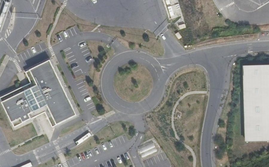 Vue aérienne du Rond-point anonyme n°51871811