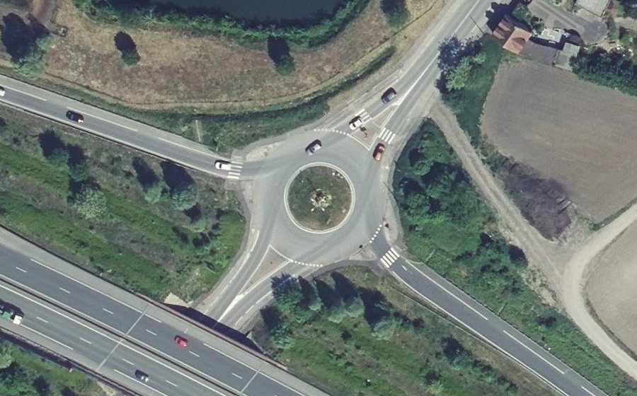 Vue aérienne du Rond-point anonyme n°518725089