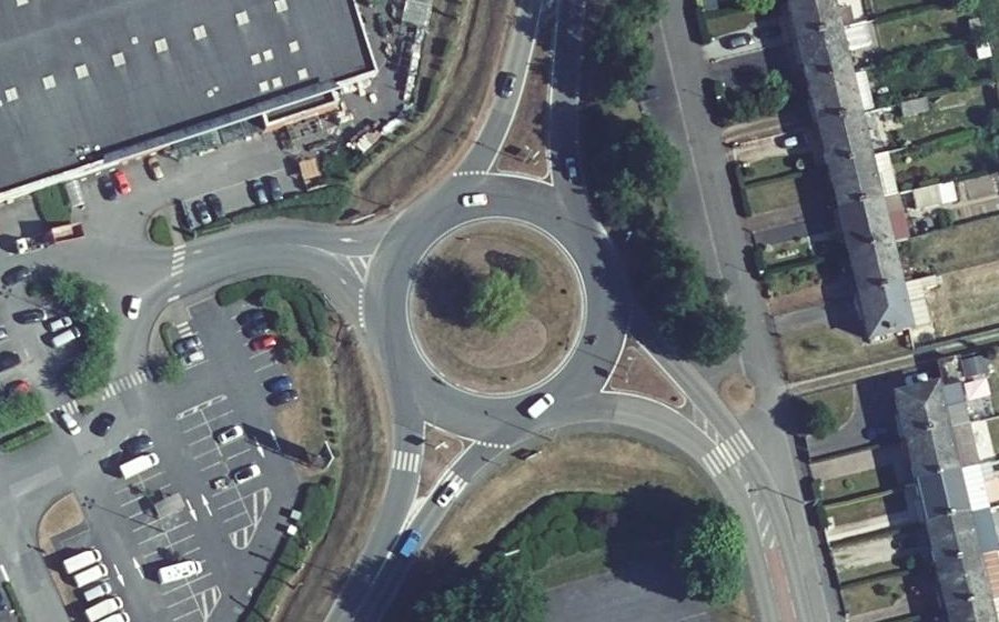 Vue aérienne du Rond-point anonyme n°518738001