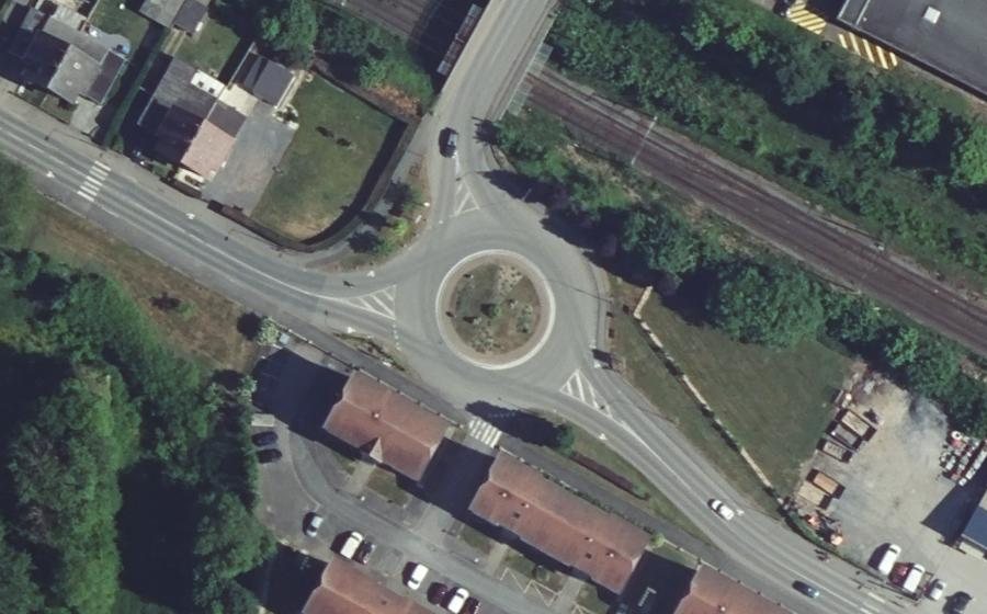 Vue aérienne du Rond-point anonyme n°518738075