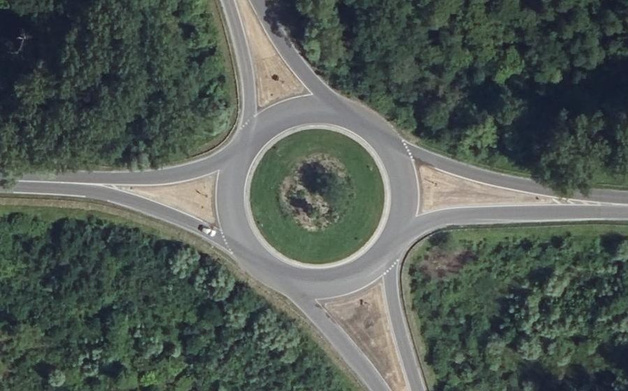 Vue aérienne du Rond-point anonyme n°51874291