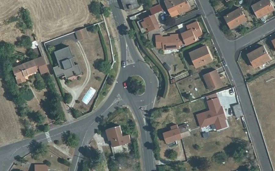 Vue aérienne du Rond-point anonyme n°51878636