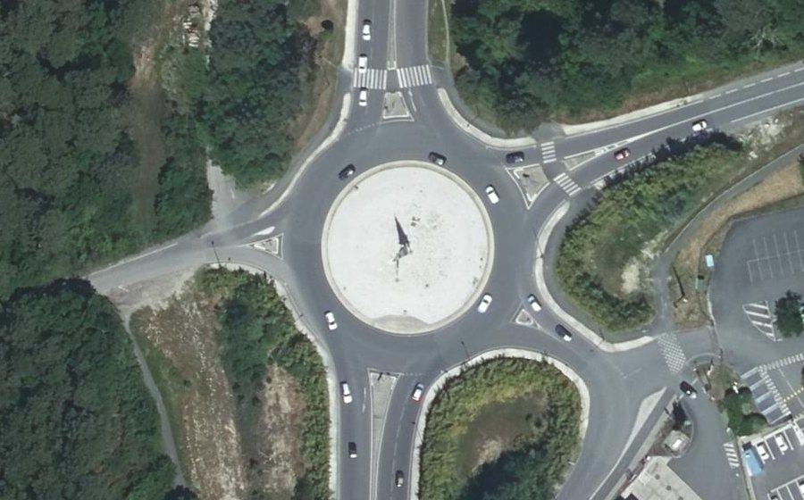 Vue aérienne du Rond-point anonyme n°51883987