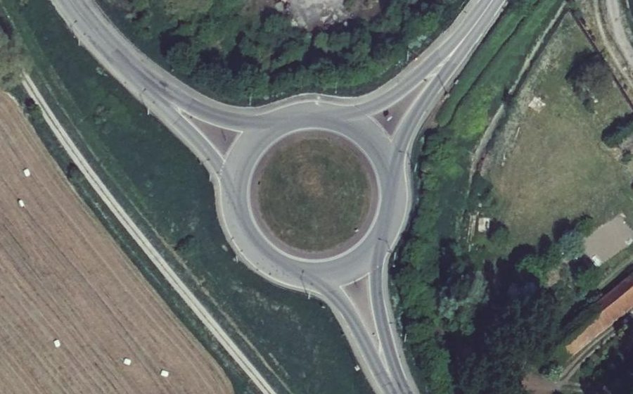 Vue aérienne du Rond-point anonyme n°518858568