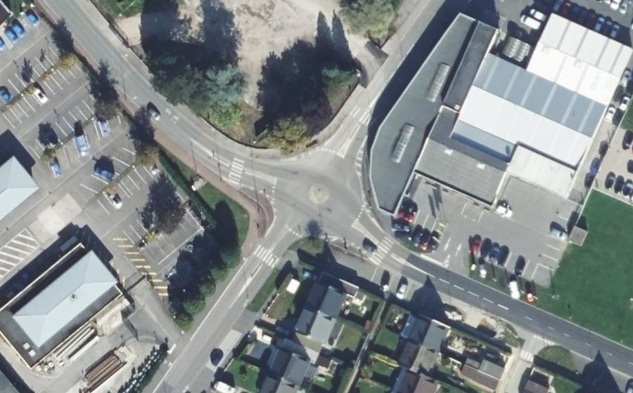 Vue aérienne du Rond-point anonyme n°518858573