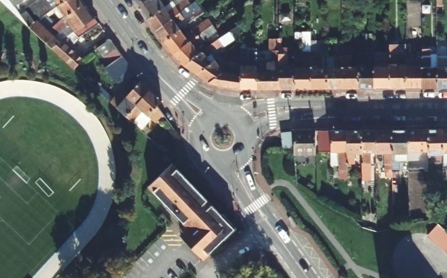 Vue aérienne du Rond-point anonyme n°518858603