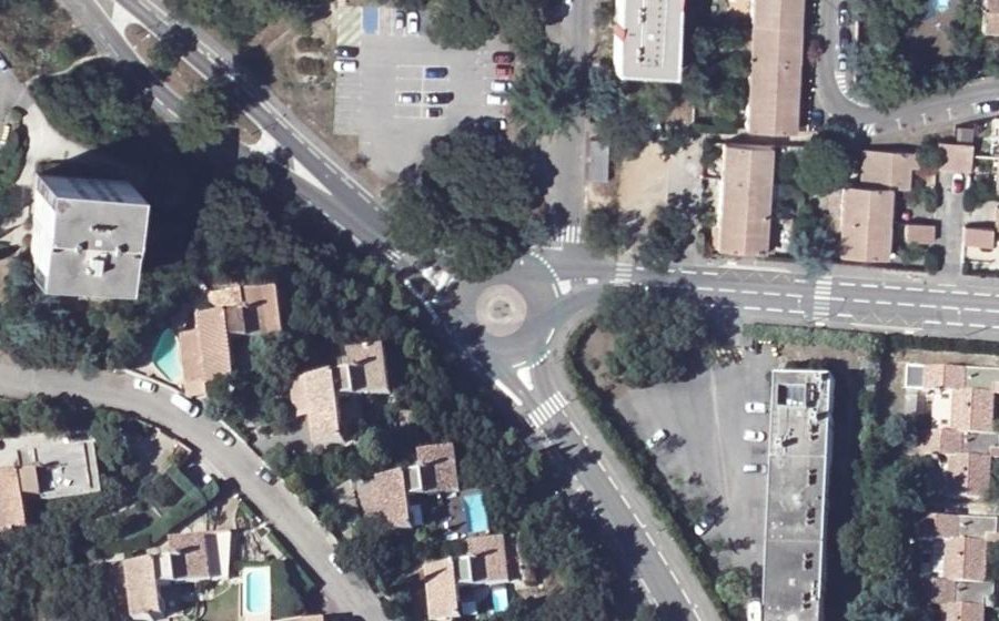 Vue aérienne du Rond-point anonyme n°518868917