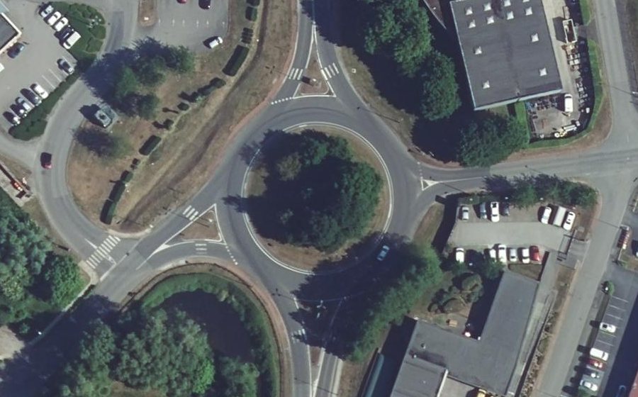Vue aérienne du Rond-point anonyme n°518871817