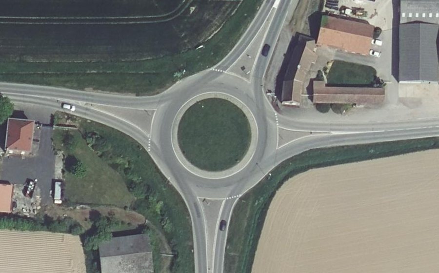 Vue aérienne du Rond-point anonyme n°518904571