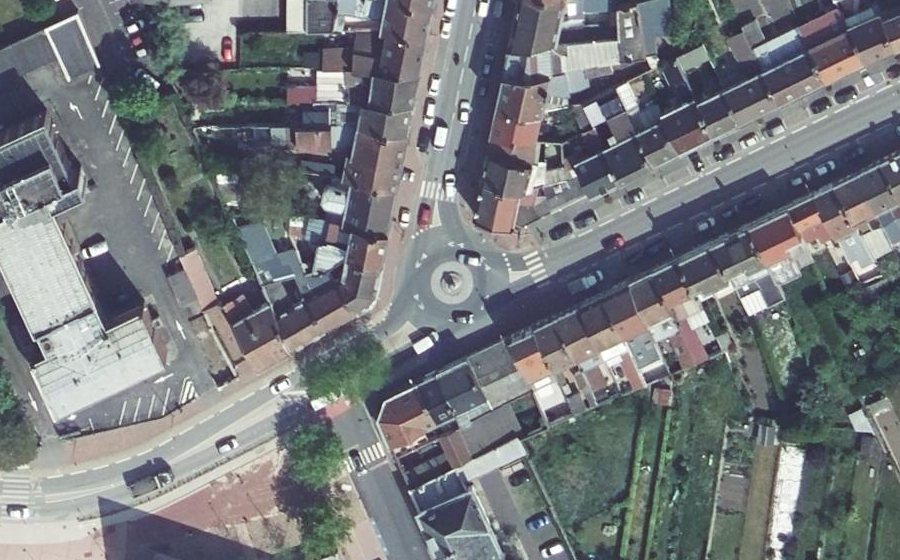Vue aérienne du Rond-point anonyme n°518904603