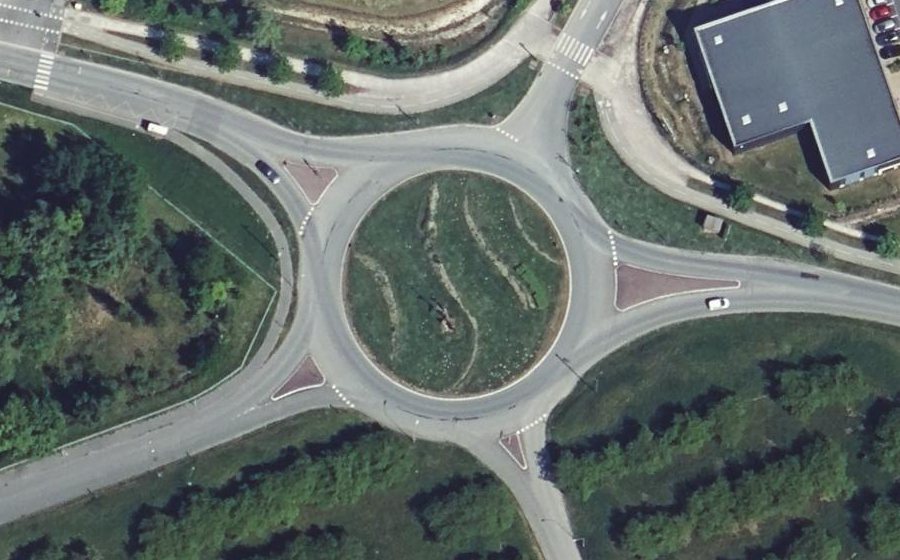 Vue aérienne du Rond-point anonyme n°518917427