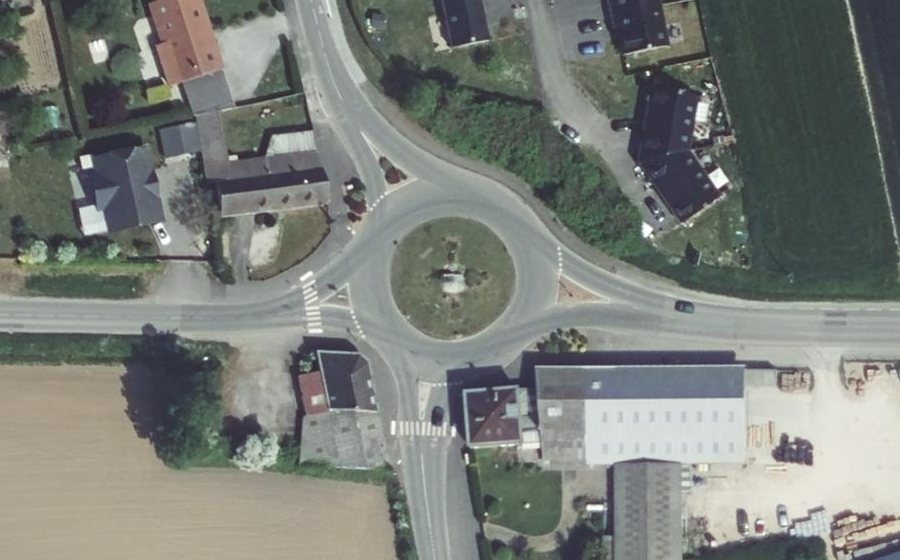 Vue aérienne du Rond-point anonyme n°518925676
