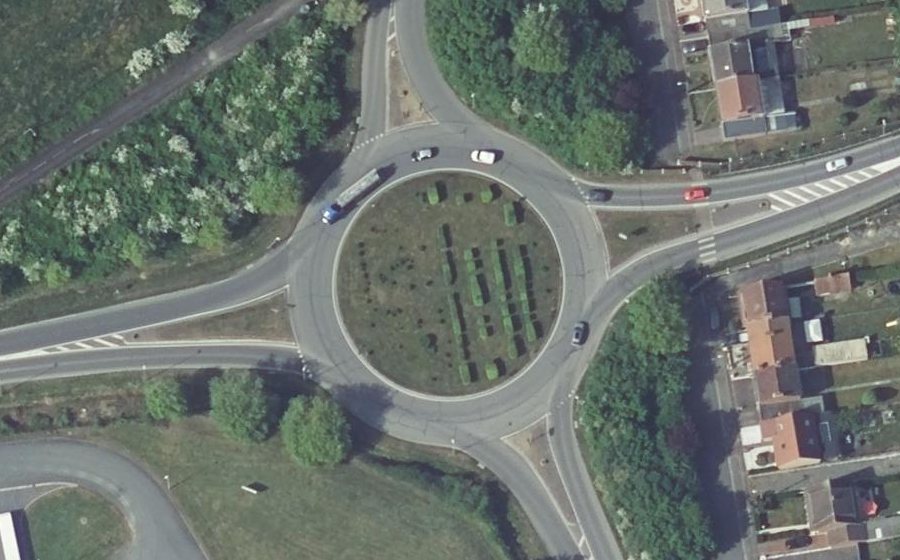 Vue aérienne du Rond-point anonyme n°518932017
