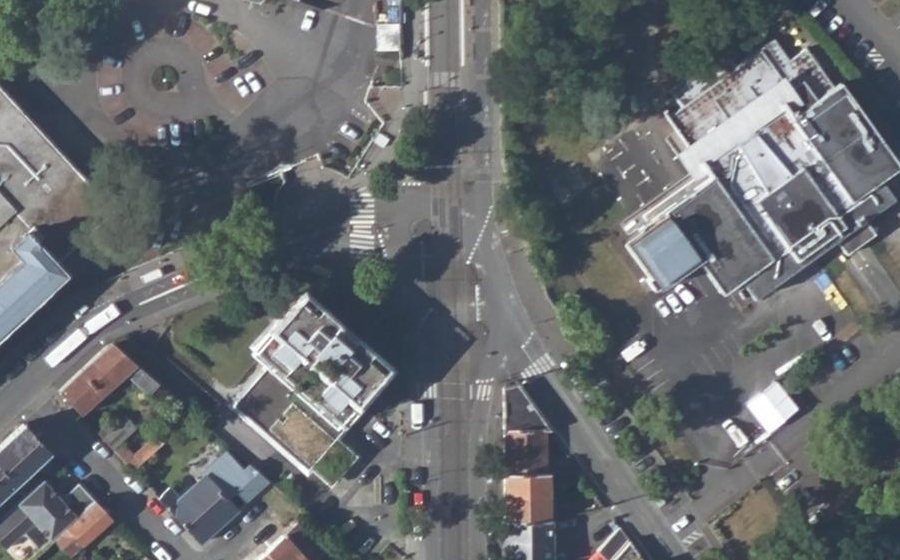 Vue aérienne du Rond-point anonyme n°519069645