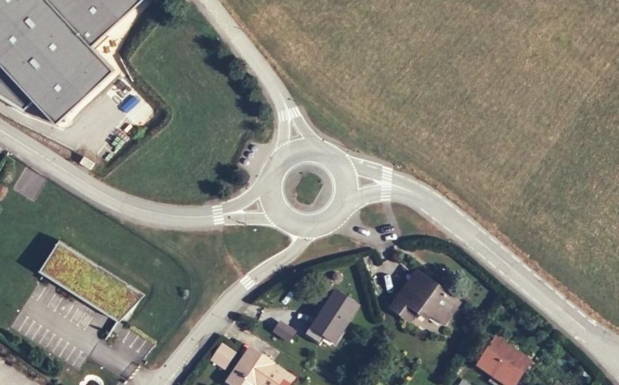 Vue aérienne du Rond-point anonyme n°519104377