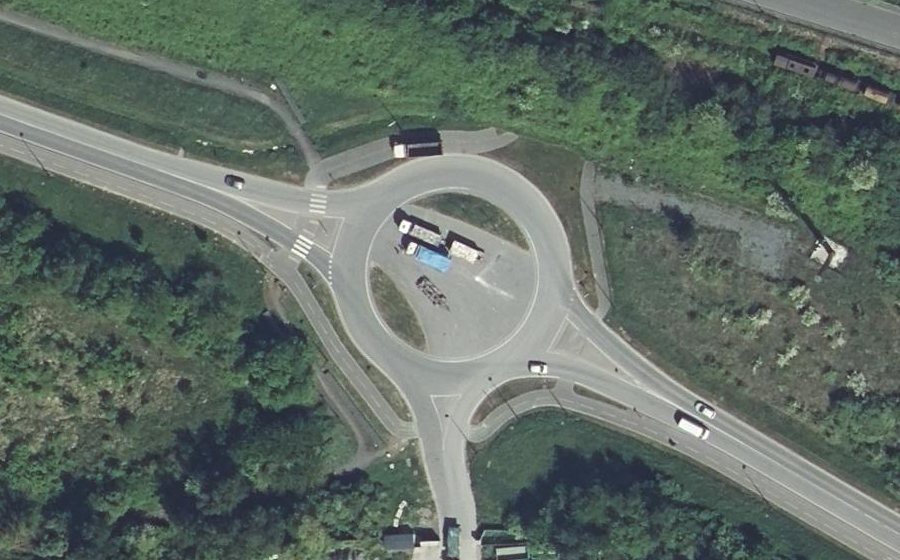 Vue aérienne du Rond-point anonyme n°519166704
