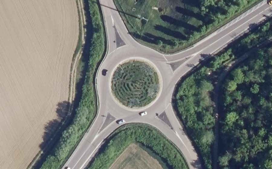 Vue aérienne du Rond-point anonyme n°51918017