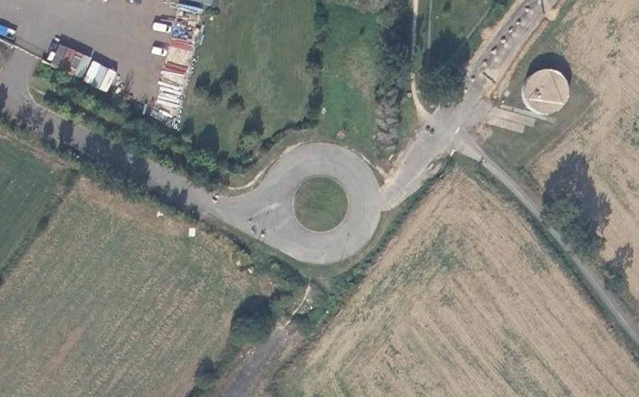 Vue aérienne du Rond-point anonyme n°51931146