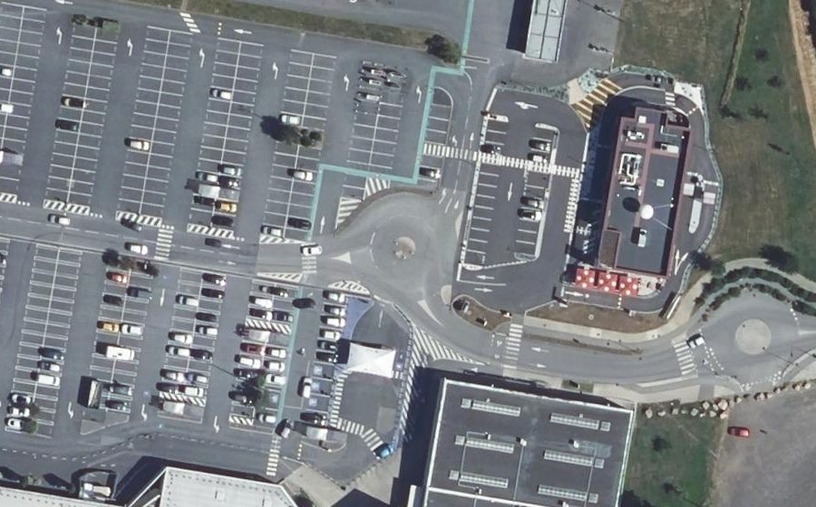 Vue aérienne du Rond-point anonyme n°519356661