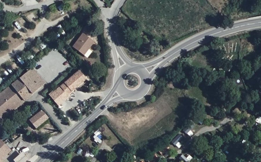 Vue aérienne du Rond-point anonyme n°519603797