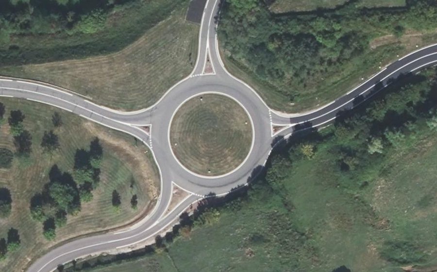 Vue aérienne du Rond-point anonyme n°51985975