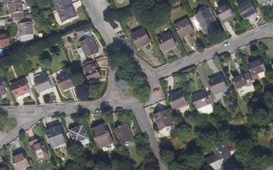 Vue aérienne du Rond-point anonyme n°51990142