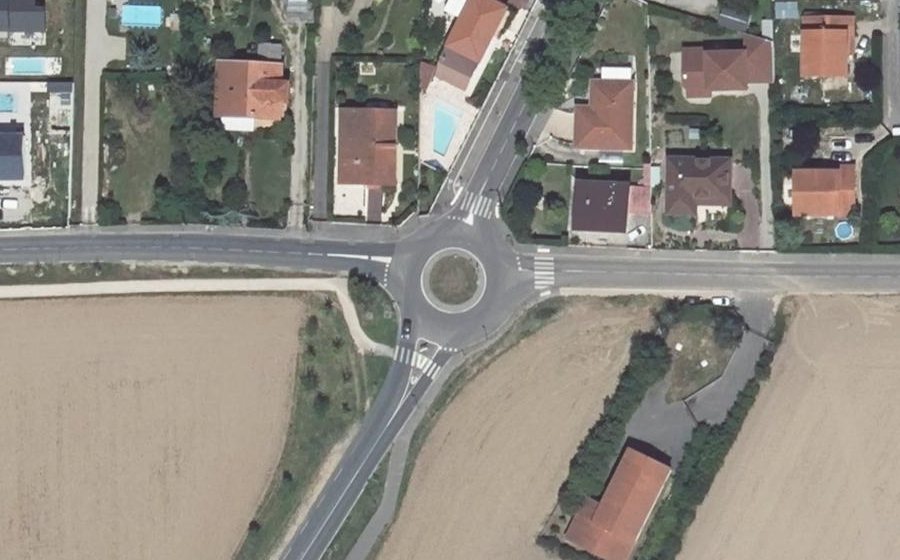 Vue aérienne du Rond-point anonyme n°519981273