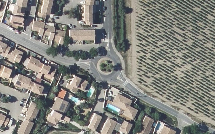 Vue aérienne du Rond-point anonyme n°52003557