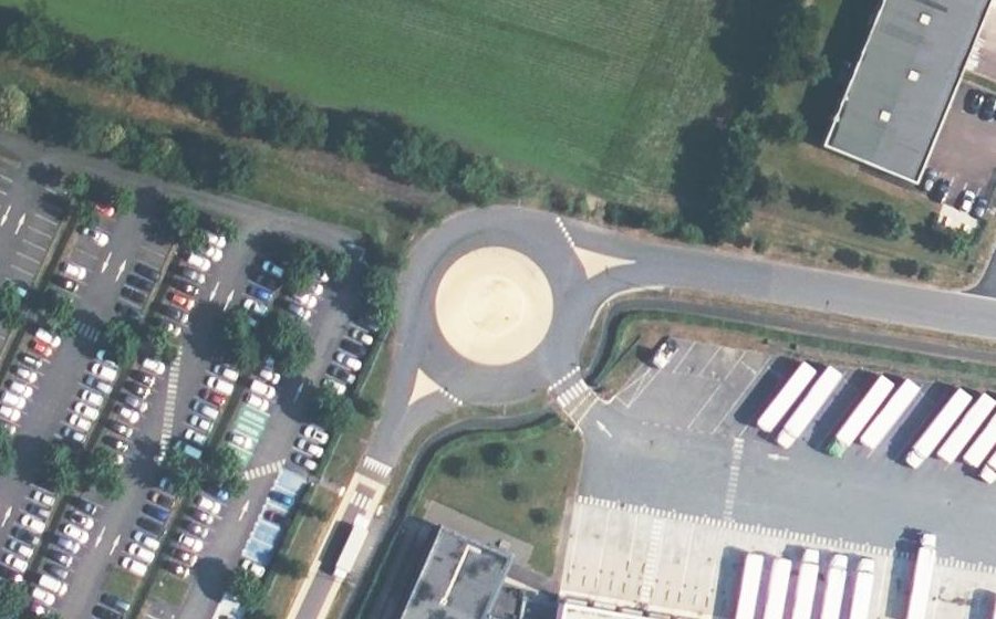 Vue aérienne du Rond-point anonyme n°52004736