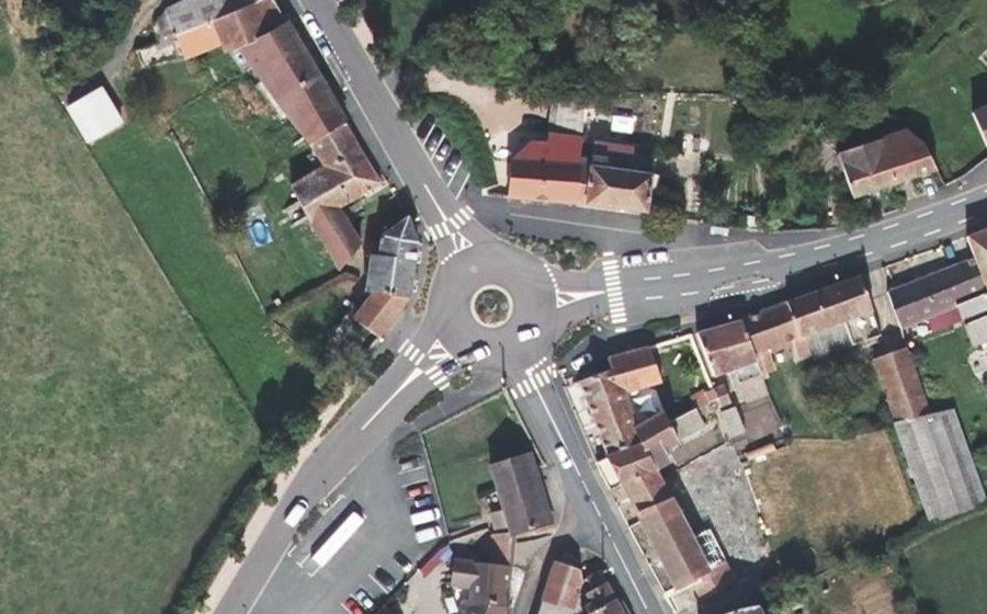 Vue aérienne du Rond-point anonyme n°52021025