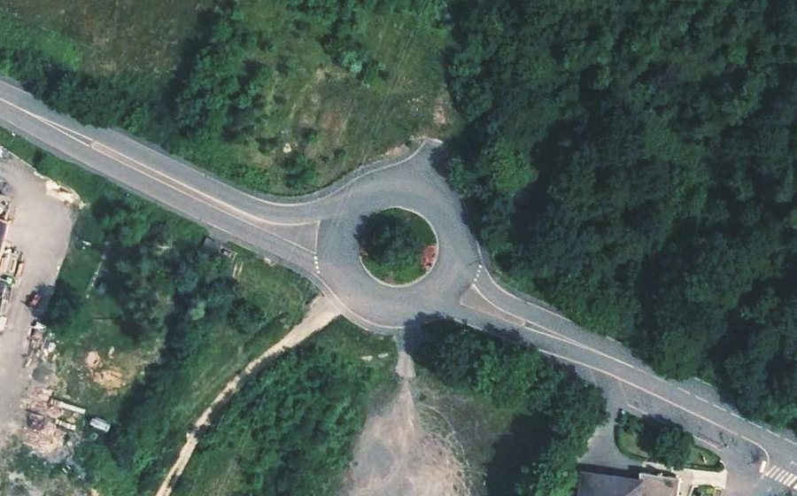 Vue aérienne du Rond-point anonyme n°520266516