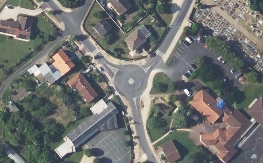 Vue aérienne du Rond-point anonyme n°52036099