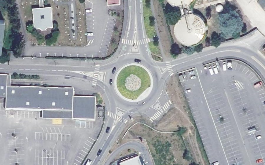 Vue aérienne du Rond-point anonyme n°520398591