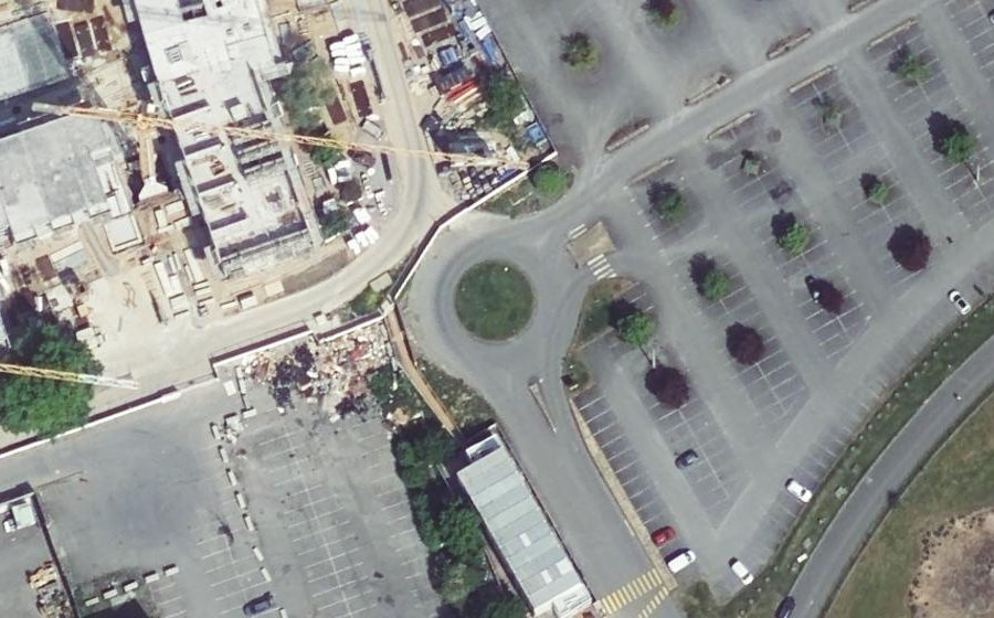 Vue aérienne du Rond-point anonyme n°52060442