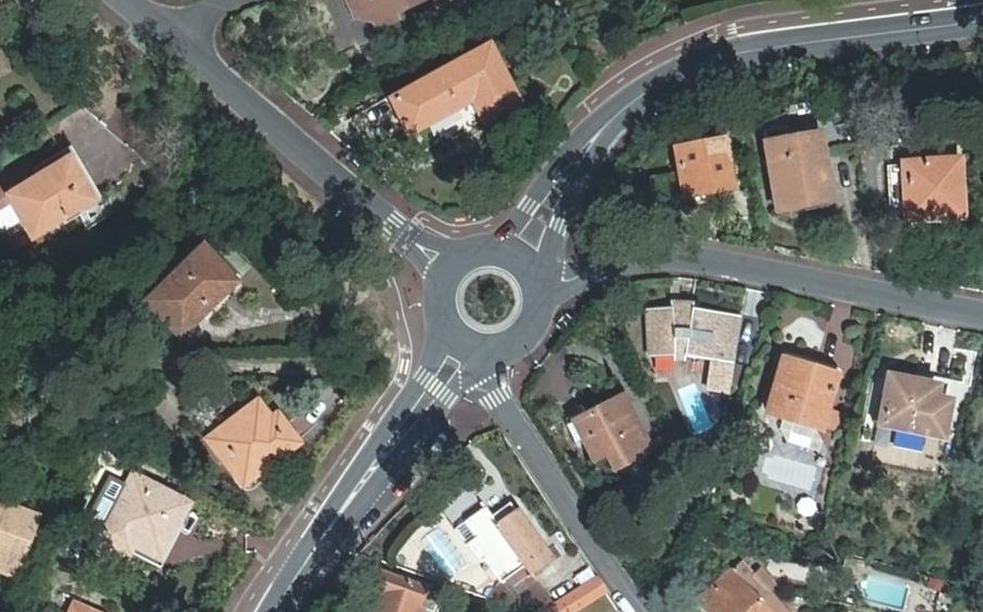 Vue aérienne du Rond-point anonyme n°52070892