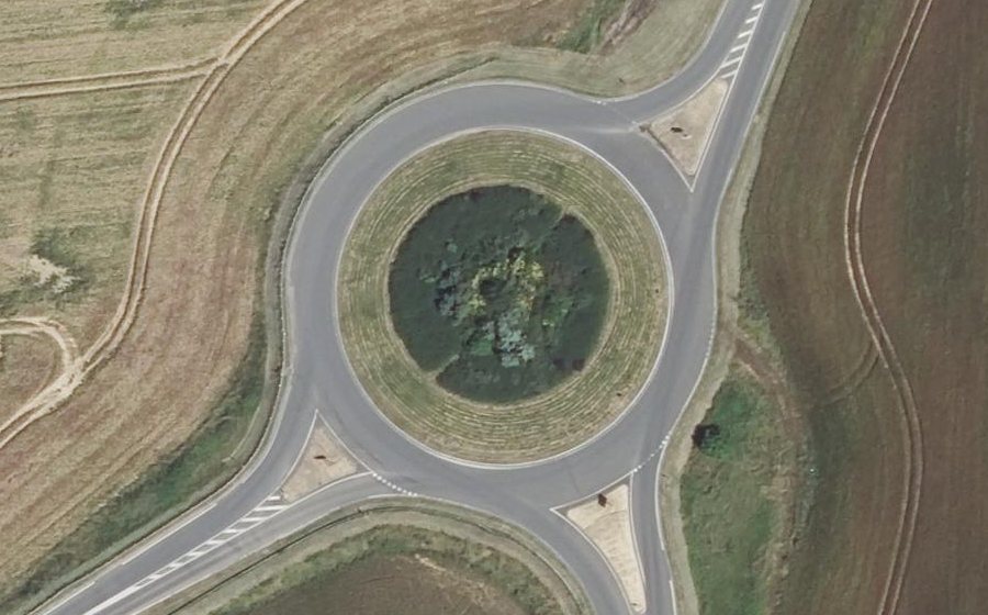 Vue aérienne du Rond-point anonyme n°52087384