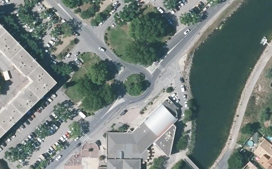 Vue aérienne du Rond-point anonyme n°52088965