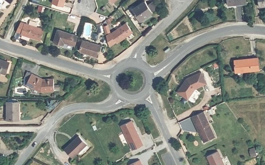 Vue aérienne du Rond-point anonyme n°52101547