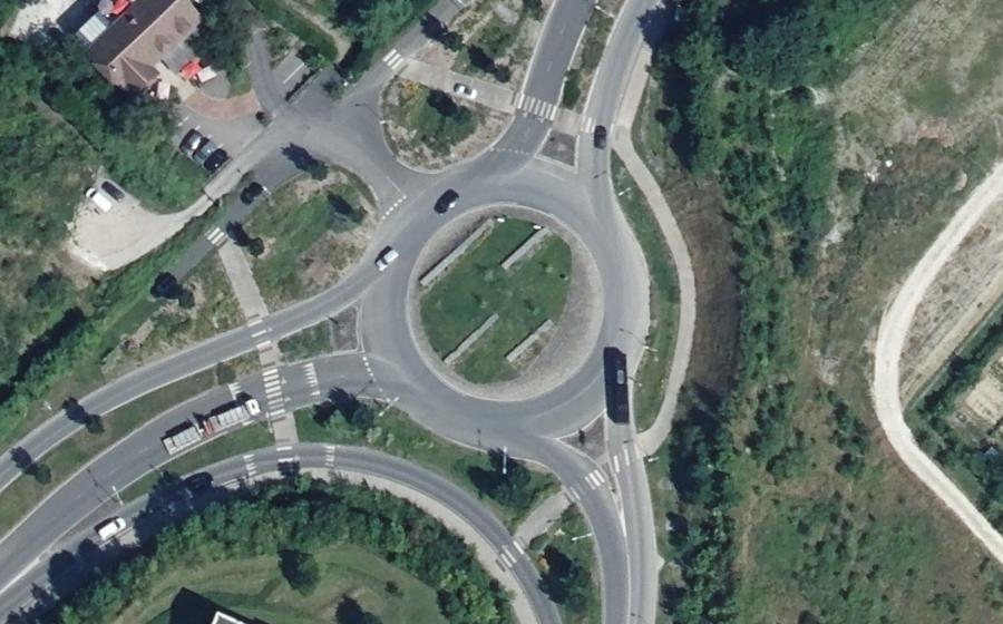 Vue aérienne du Rond-point anonyme n°521040381