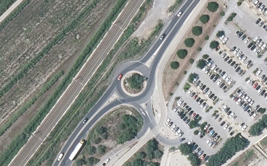 Vue aérienne du Rond-point anonyme n°52104179