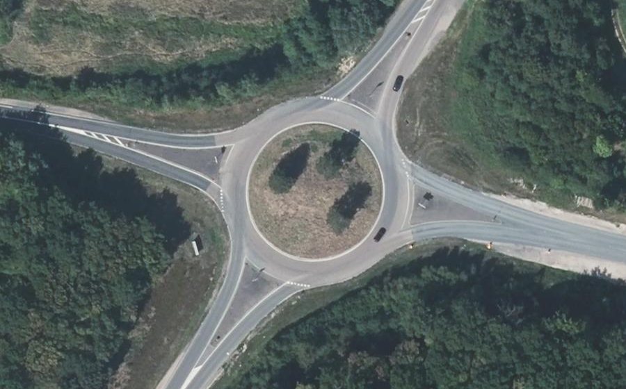 Vue aérienne du Rond-point anonyme n°52105085