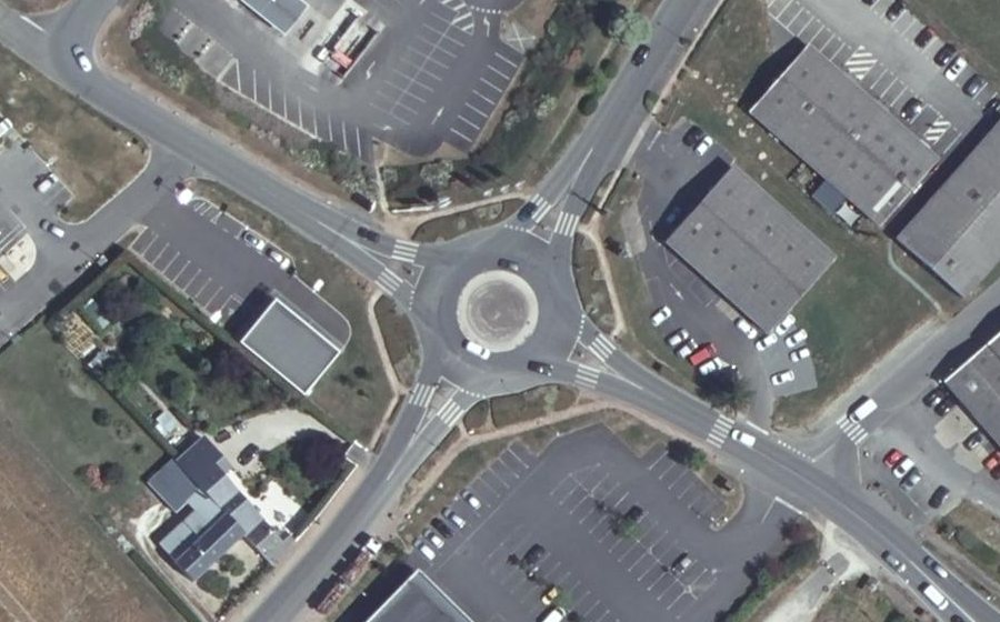 Vue aérienne du Rond-point anonyme n°52107678