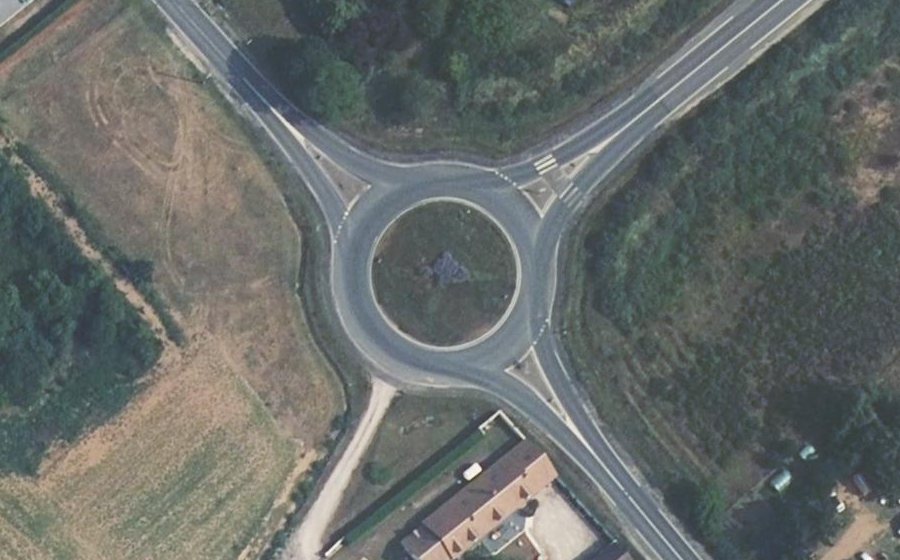 Vue aérienne du Rond-point anonyme n°521162195
