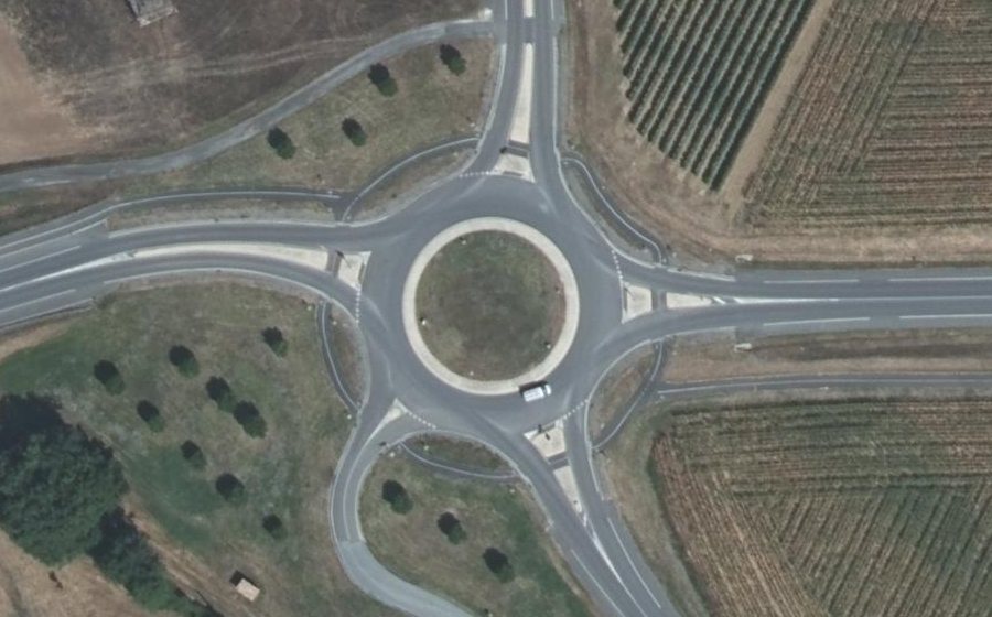 Vue aérienne du Rond-point anonyme n°521166536