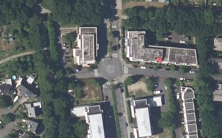 Vue aérienne du Rond-point anonyme n°52117889