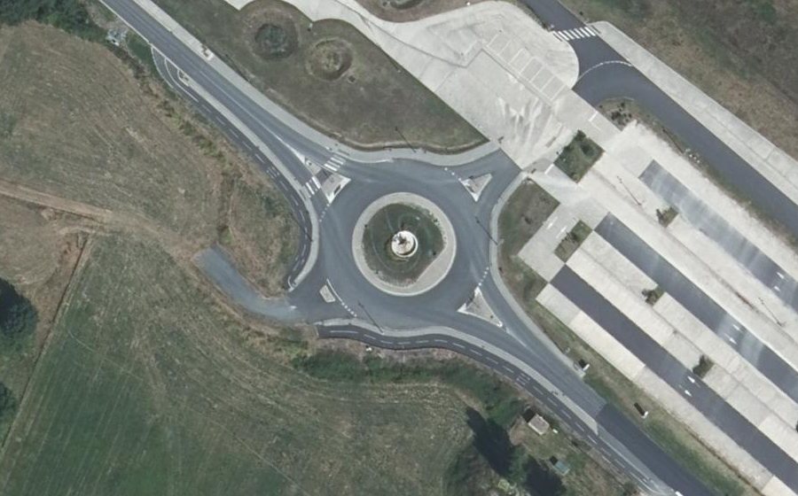 Vue aérienne du Rond-point anonyme n°521193969