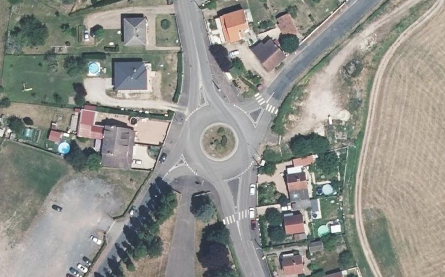 Vue aérienne du Rond-point anonyme n°52121042