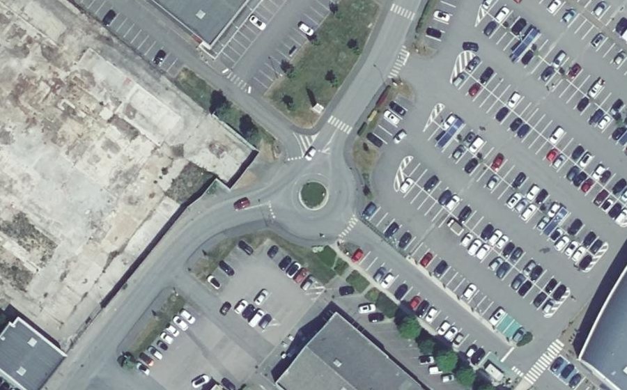 Vue aérienne du Rond-point anonyme n°521284174