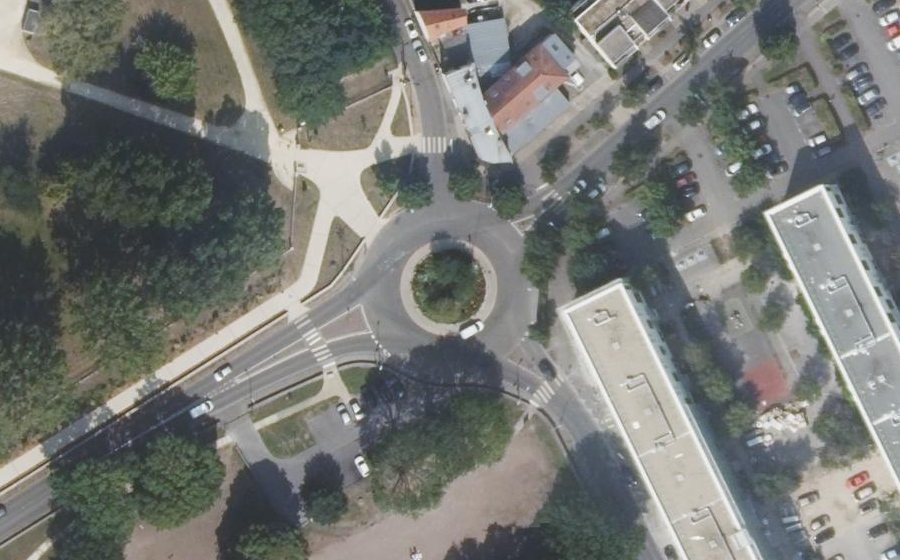 Vue aérienne du Rond-point anonyme n°52128517